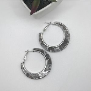 Gray marbled hoop earrings